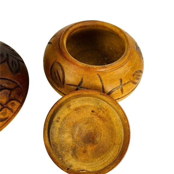 Lot 2 Vintage Carved Wooden Trinket Bowls Lids Hand Turned Arts Crafts u Primiti - Picture 4 of 8